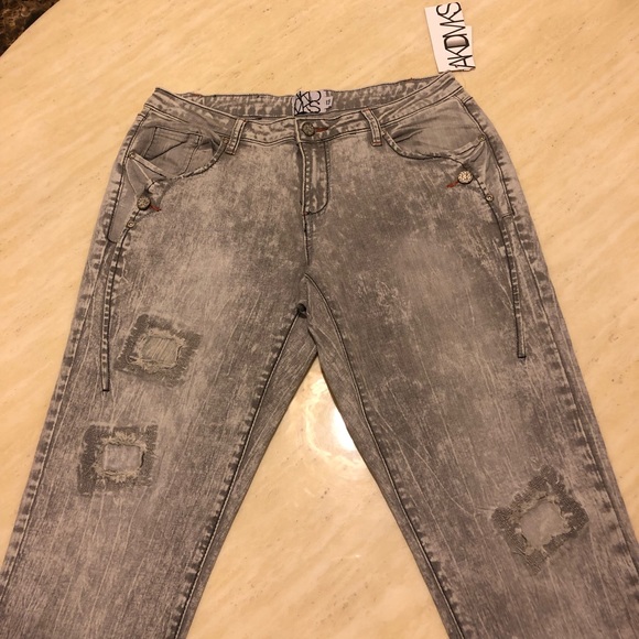 New AKADEMIKS Grey/Pink Embroidered Jeans Size 13 - Picture 2 of 9